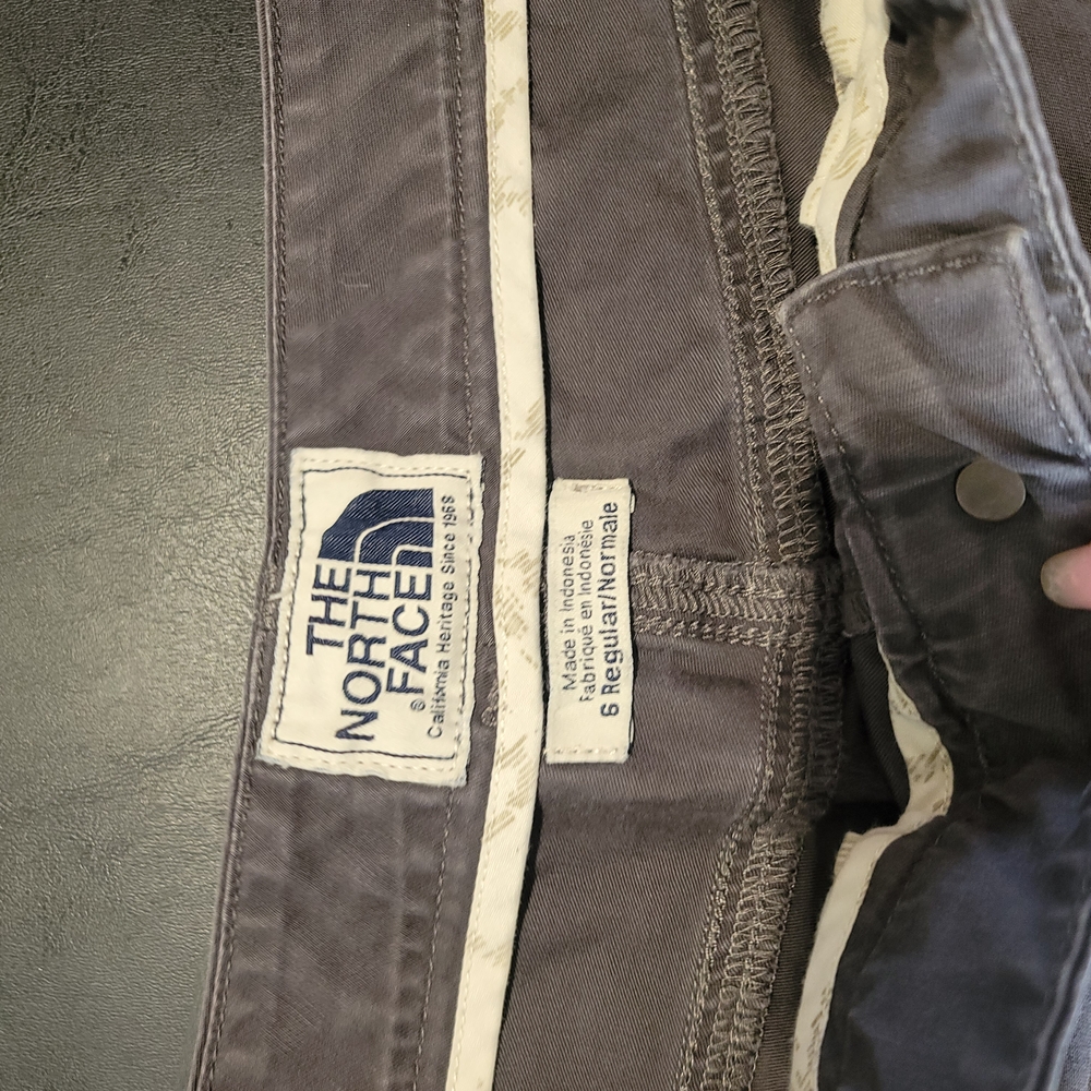 The North Face Women's Cargo Shorts - Gray